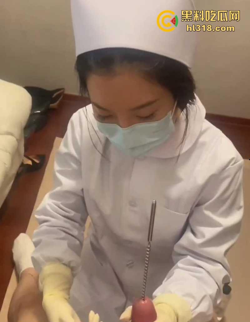纯情小护士SM调教主人肉棒，将金属棒齐根插入龟头马眼，缓慢撸动，手法老专业了！