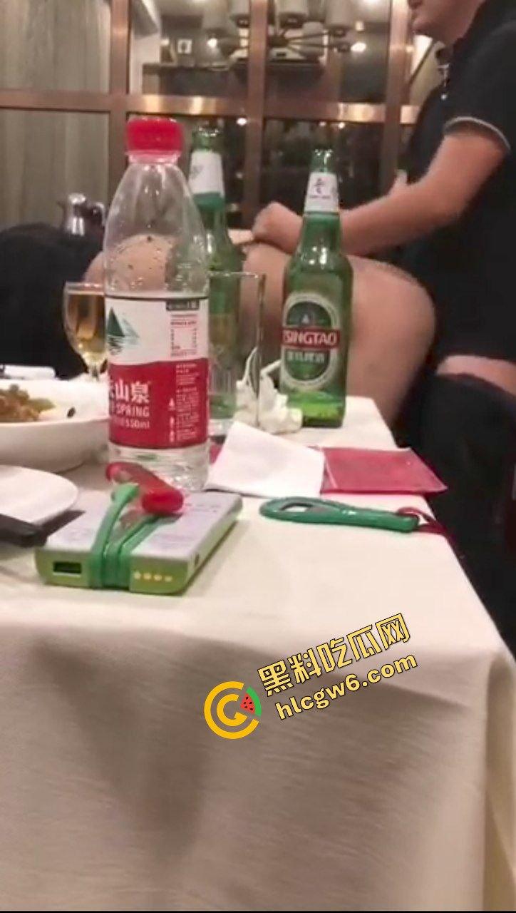 小红书上海贱逼反差婊骚鸡母狗『化春滢』偷情大哥 酒后脱衣爆干骚臀 窗前后操淫荡娇喘!原创独家投稿曝光!