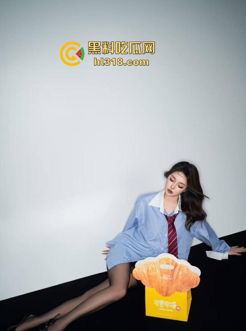 酒吧搭讪的可爱大胸妹没想到竟然如此反差,镜前主动口交吞精,射后含精挑逗镜头,恨不得再来一发!