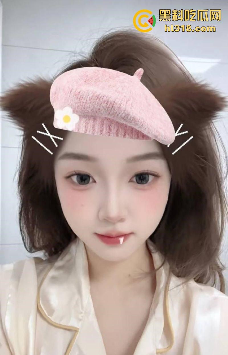 酒吧搭讪的可爱大胸妹没想到竟然如此反差,镜前主动口交吞精,射后含精挑逗镜头,恨不得再来一发!