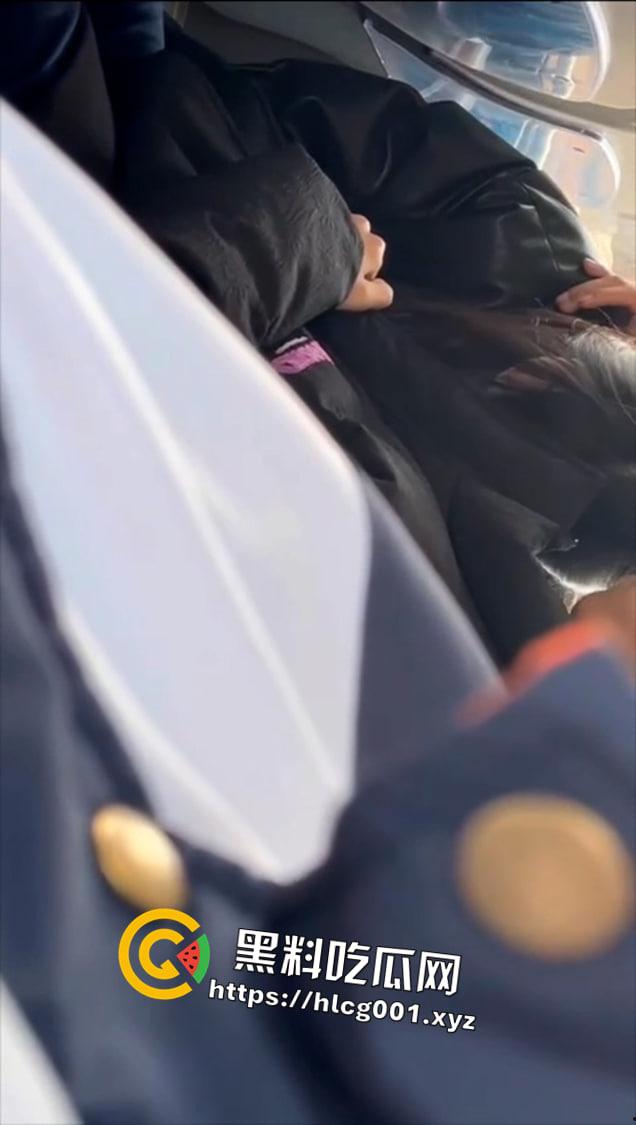 山东潍坊 学生情侣车上口爆 被人拍下并曝光 算是社死了 现在的学生是真的玩的开阿