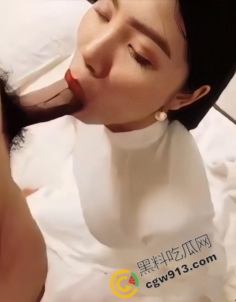 火热辣妈的放纵诱惑!骚母狗妈妈淫态撩人,浪逼被狂操喷汁,高潮浪叫鸡巴硬到炸,欲火焚身爽翻天!