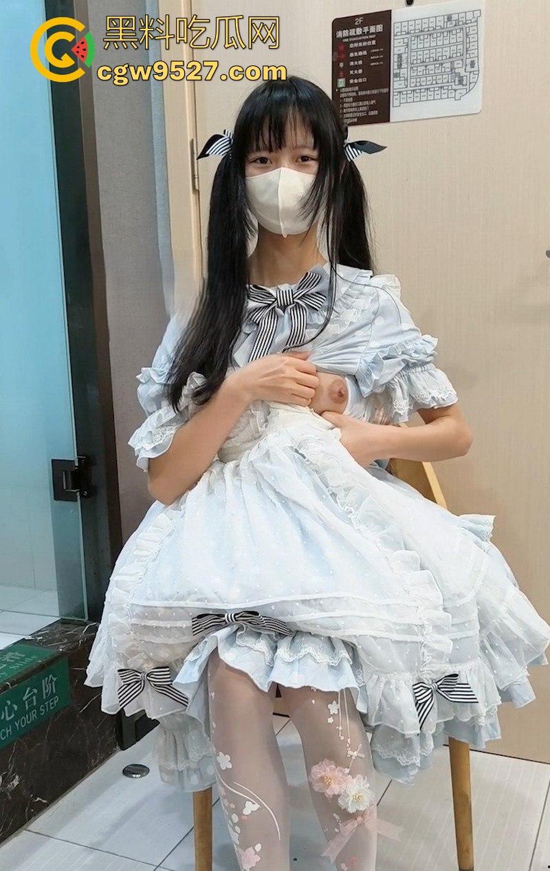 可爱洛丽塔少女【软软兔】性爱视频流出,蕾丝吊袜勾勒完美曲线,翘臀高抬激情后入,化身反差尤物!