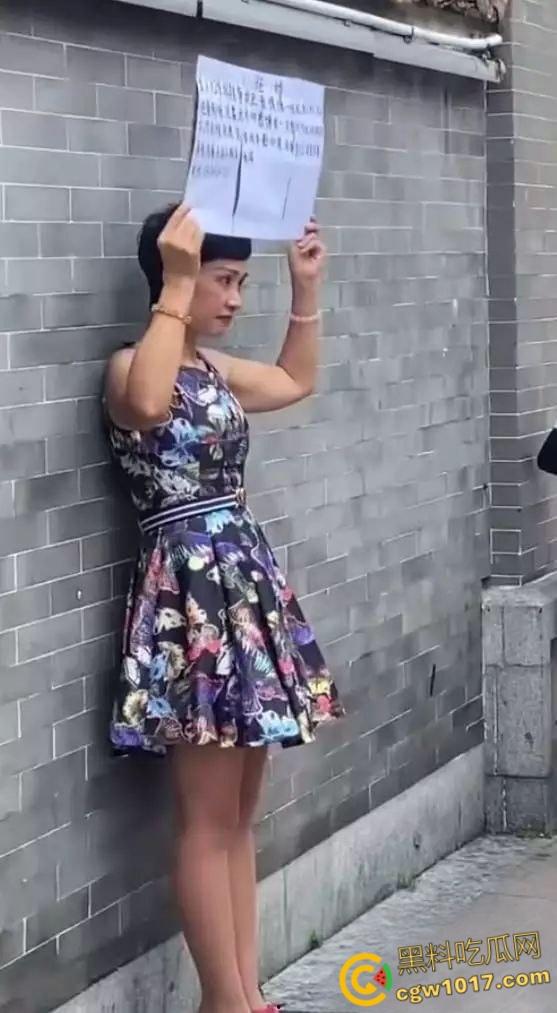 广东52岁富婆街头在线征婚大屌男,自称可给700万彩礼,骚逼常年未滋润渴望性爱,有意联系!