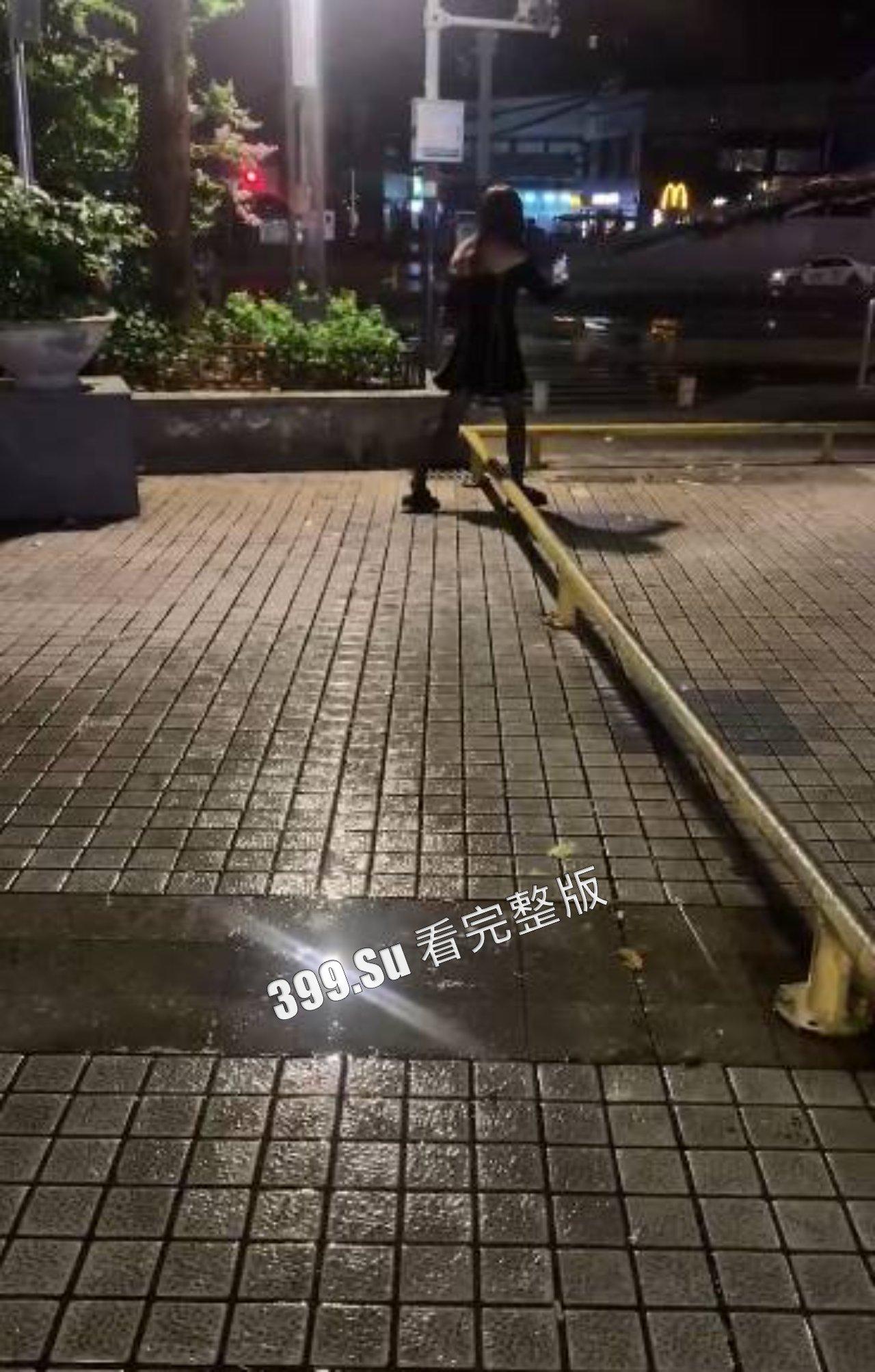 离谱！站街男 TS伪娘 男同组队出来卖淫 和嫖客当街对骂 附聊天记录