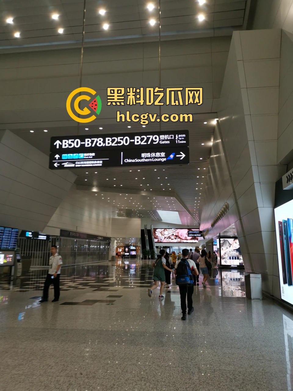 广州白云机场卫生间惊见哥们导管!上飞机前来一发图个睡得香?影子拍了40秒,这哥们结束直接收场!