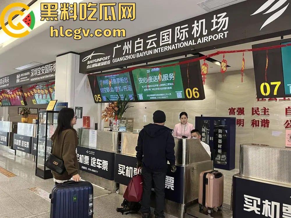 广州白云机场卫生间惊见哥们导管!上飞机前来一发图个睡得香?影子拍了40秒,这哥们结束直接收场!