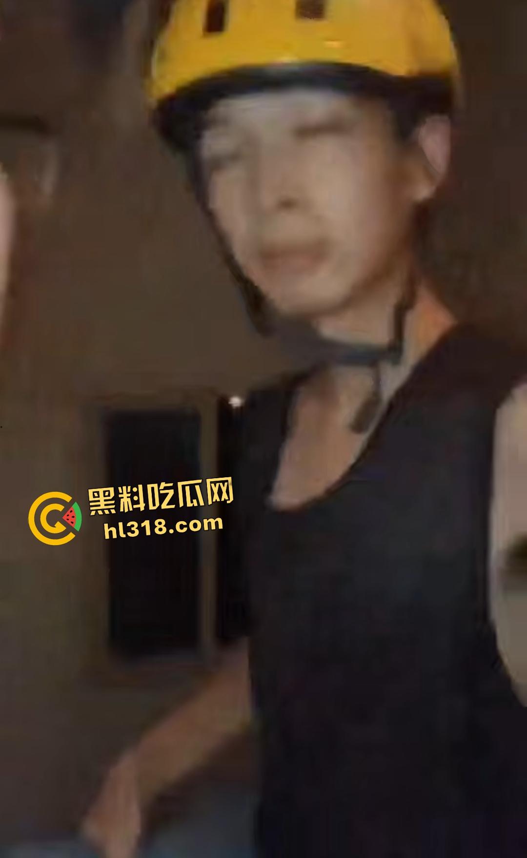 外卖小哥怒关水闸竟因为恶毒夫妻为白嫖退款PUA快递小哥,逼急狂徒挥刀抹颈,偷鸡不成血溅当场!