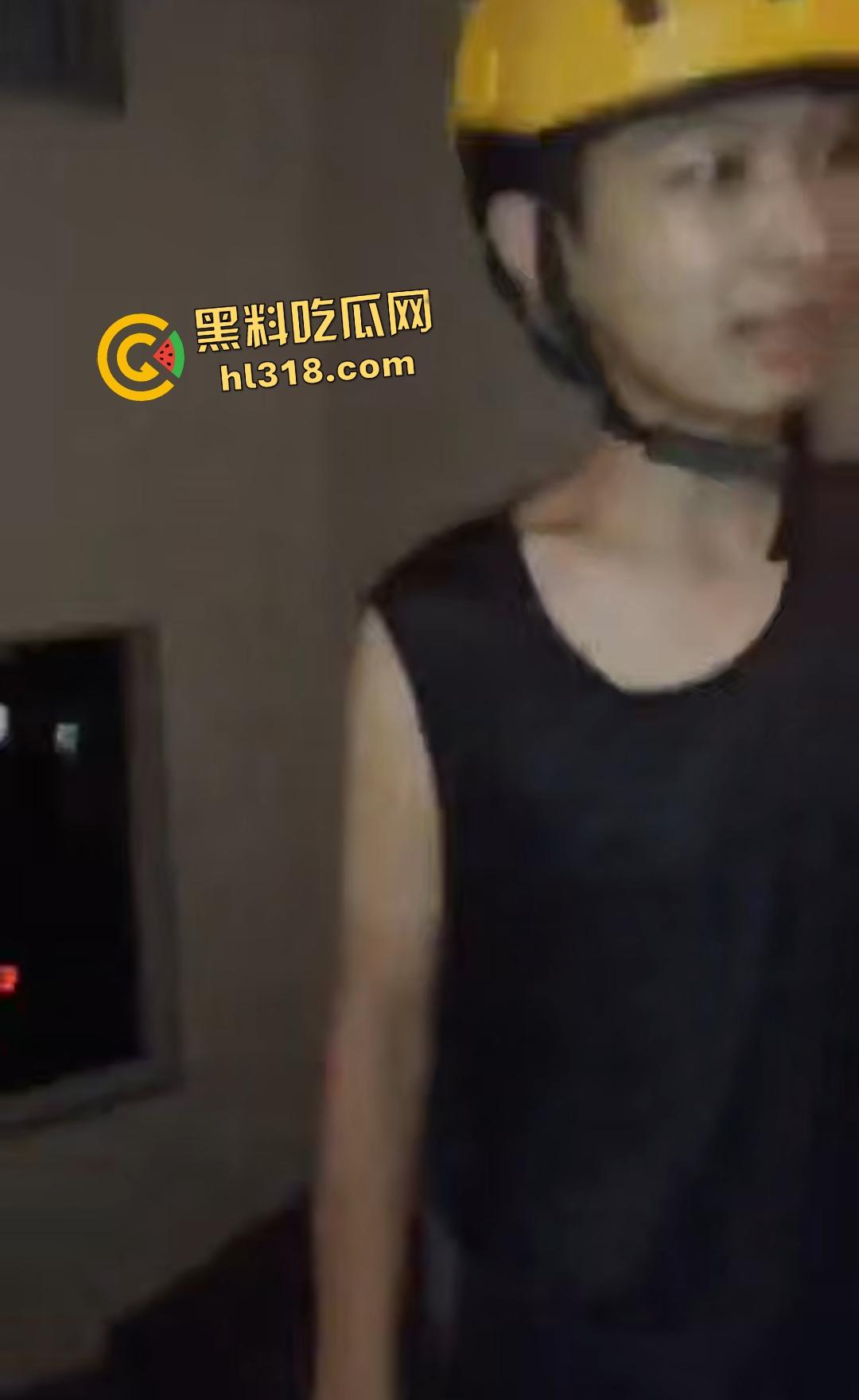 外卖小哥怒关水闸竟因为恶毒夫妻为白嫖退款PUA快递小哥,逼急狂徒挥刀抹颈,偷鸡不成血溅当场!