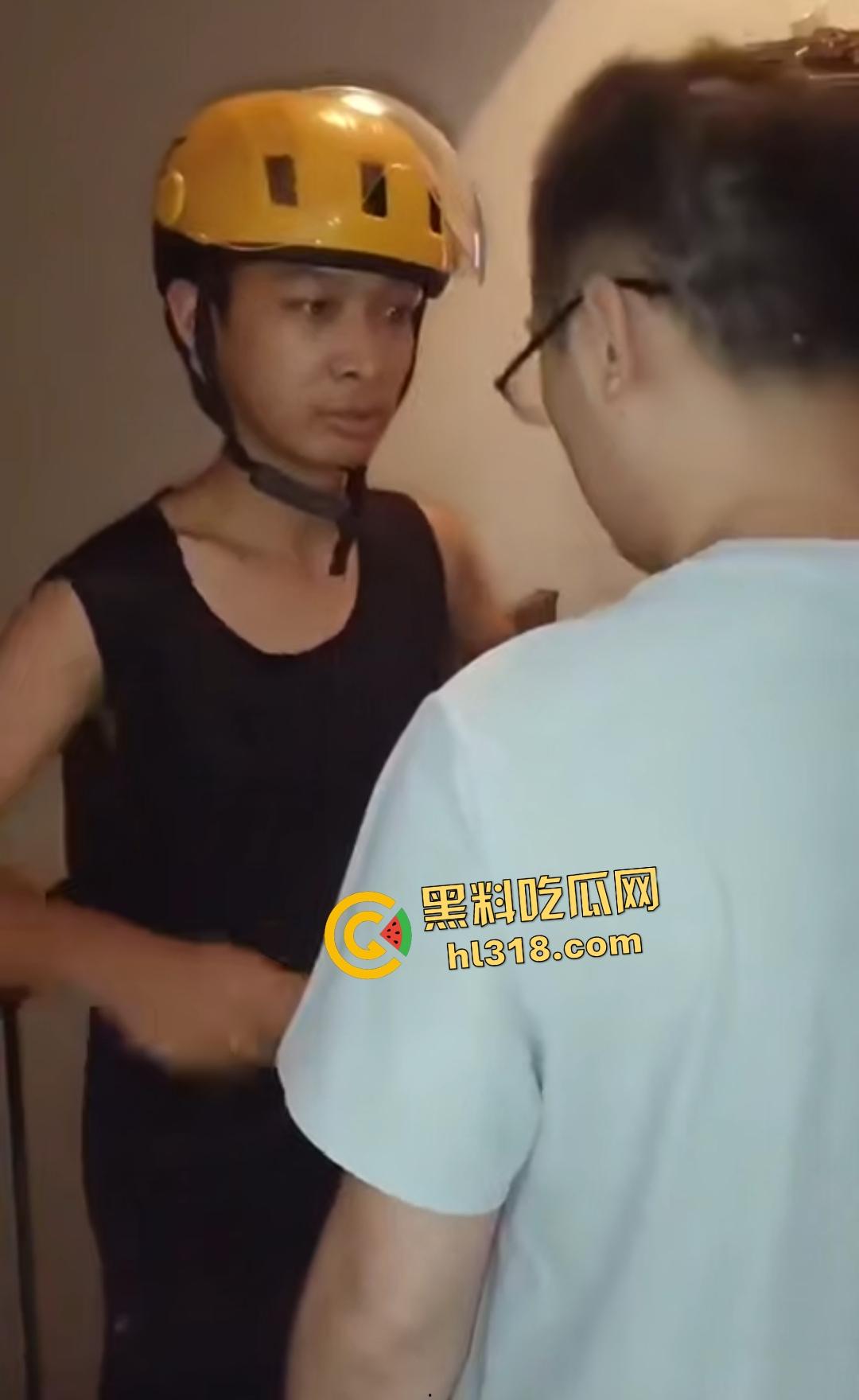 外卖小哥怒关水闸竟因为恶毒夫妻为白嫖退款PUA快递小哥,逼急狂徒挥刀抹颈,偷鸡不成血溅当场!