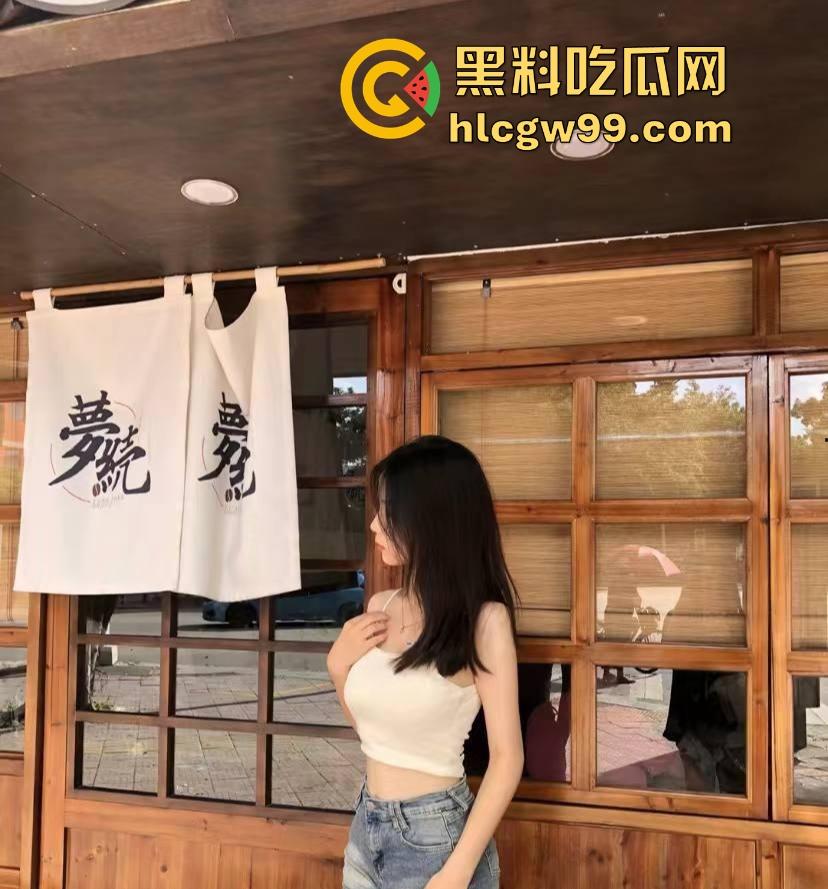 广东女大学生『 姜珊珊』十元交易曝光,为点生活费就发极品一线天逼照,男友被戴绿帽还被蒙在鼓里?