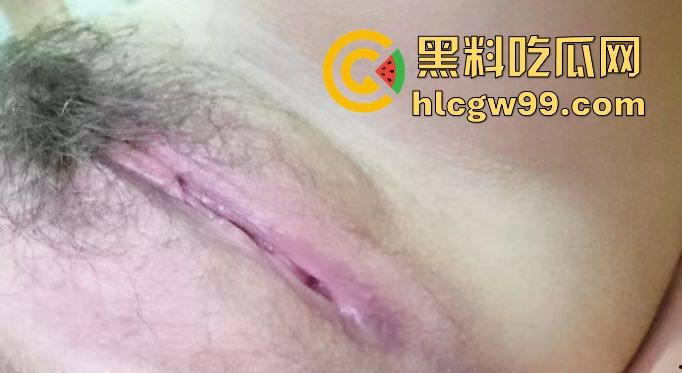 广东女大学生『 姜珊珊』十元交易曝光,为点生活费就发极品一线天逼照,男友被戴绿帽还被蒙在鼓里?