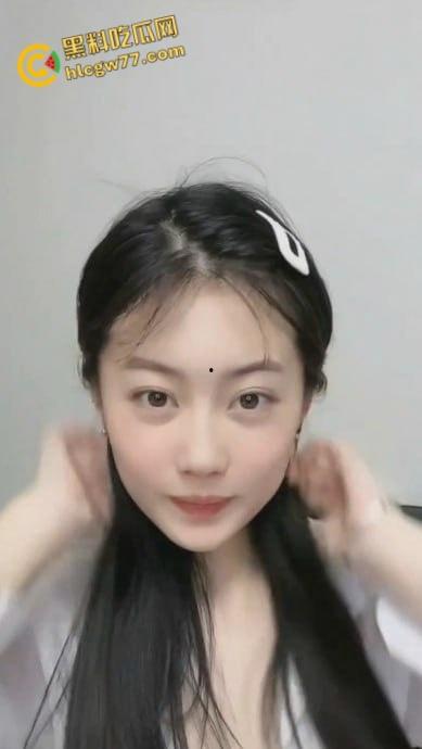 抖音清纯【虾滑】人设大翻车!乖乖女下海当福利姬,娇羞初恋脸秒变撩人尤物,超甜自慰尺度炸裂!