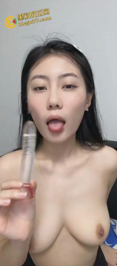 抖音清纯【虾滑】人设大翻车!乖乖女下海当福利姬,娇羞初恋脸秒变撩人尤物,超甜自慰尺度炸裂!