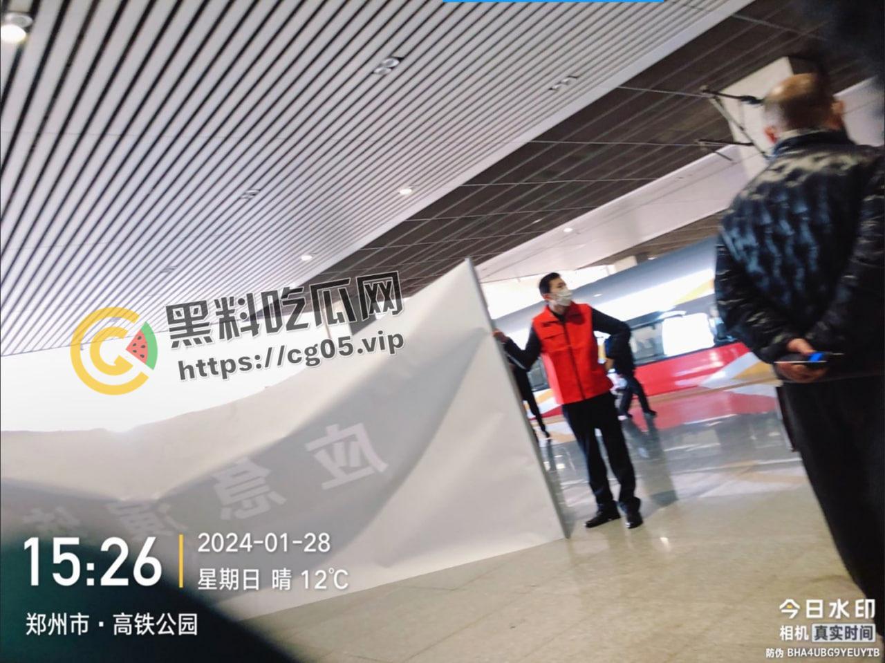 河南村镇银行储蓄事件再升级!上百名储户被囚禁 家属报警警察不出警 老百姓取个钱就这么难吗