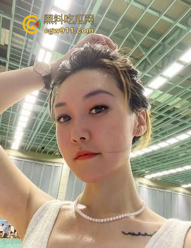 深圳化妆品老板娘【林晴甜】饥渴人妻包男小三释放欲望,脸穴同框淫骚自慰,这种年纪老虎都能榨干!