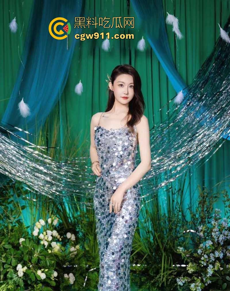 深圳化妆品老板娘【林晴甜】饥渴人妻包男小三释放欲望,脸穴同框淫骚自慰,这种年纪老虎都能榨干!