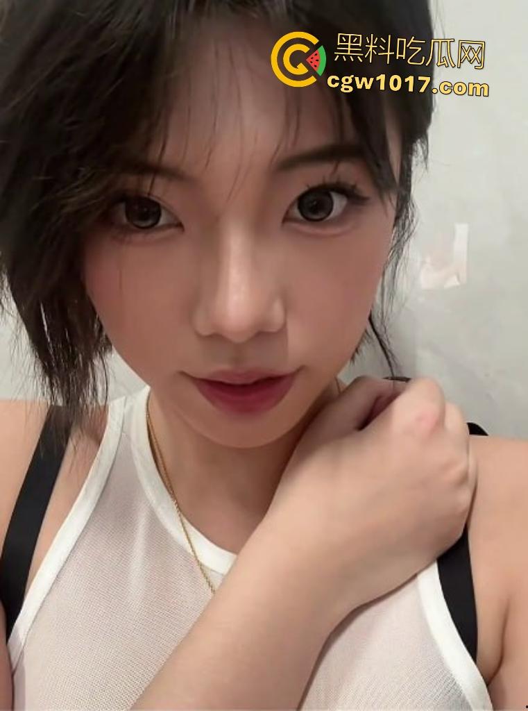 抖音超美木瓜巨乳【ywangt】,内衣包不住巨乳,不同型号阳具狂捅骚逼都没喷水,要加钱才能看喷泉?