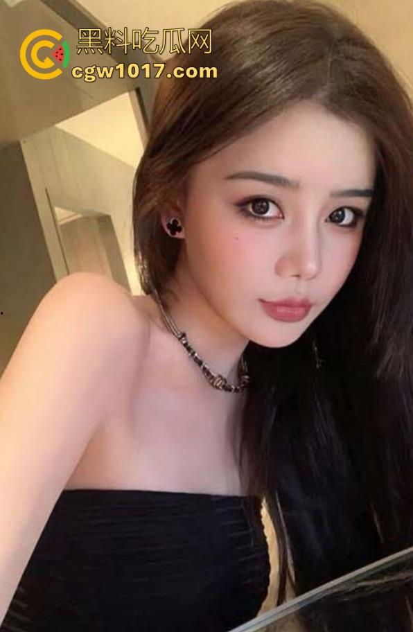 海角乱伦!趁姐夫出门颜射美女老师表姐,只顾淫叫完全把姐夫抛在脑后,无套猛操花式做爱,诱惑满满!