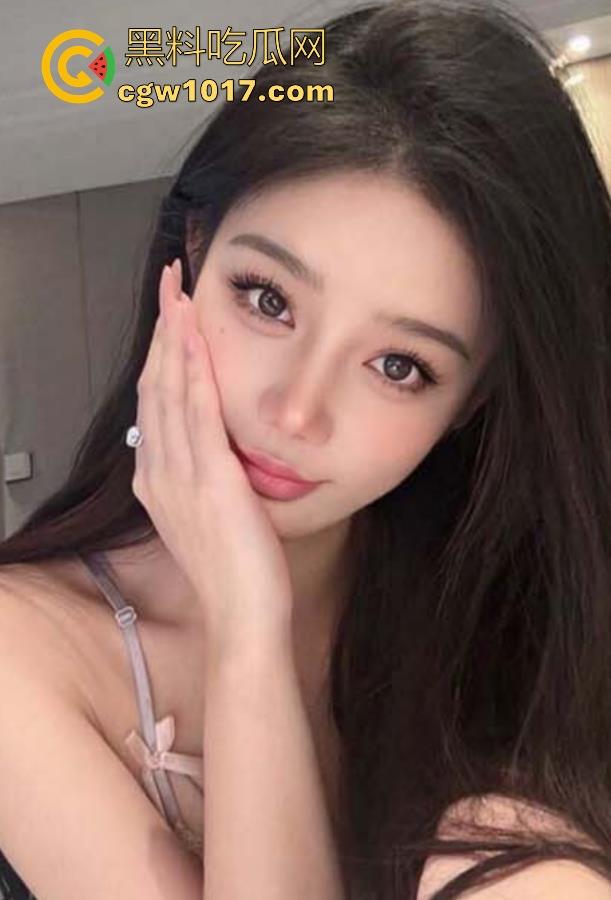 海角乱伦!趁姐夫出门颜射美女老师表姐,只顾淫叫完全把姐夫抛在脑后,无套猛操花式做爱,诱惑满满!