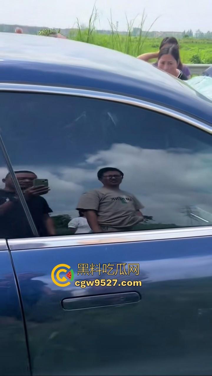 成都极氪撞护拦事故，严重的交通事故安全气囊居然没有弹出来，完全失去自救的机会，买极氪的朋友要注意啦！