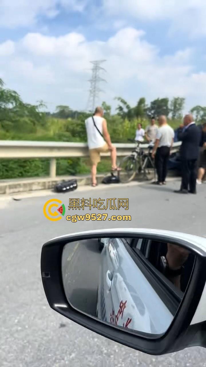 成都极氪撞护拦事故，严重的交通事故安全气囊居然没有弹出来，完全失去自救的机会，买极氪的朋友要注意啦！