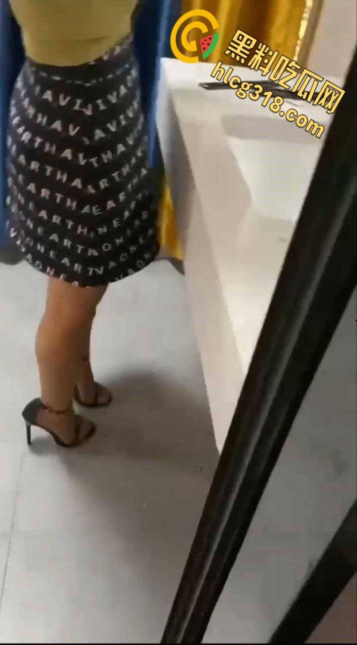 情侣厕所上吊情趣游戏,妹子抽搐到扭曲,初体验窒息高潮,濒死快感爽翻天!