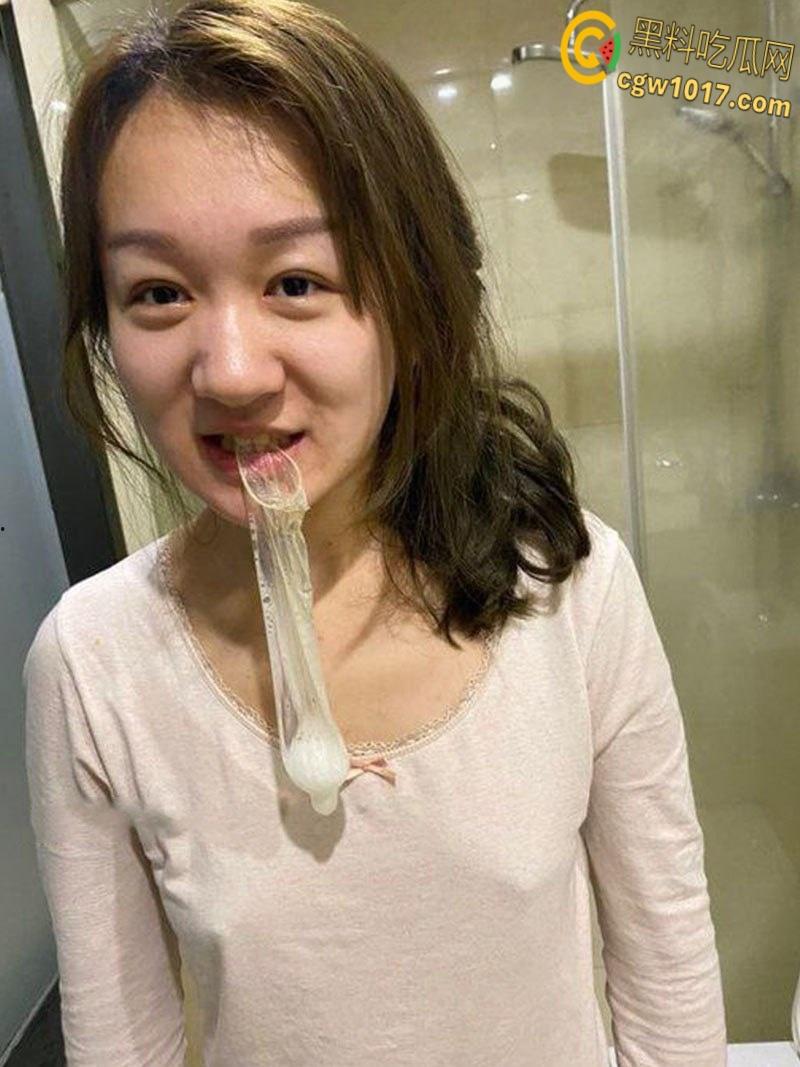 安徽女教师【崔欣丽】偷情学生家长被怒爆私密视频,深喉口交掰逼特写,反差教师黑洞深不可测!