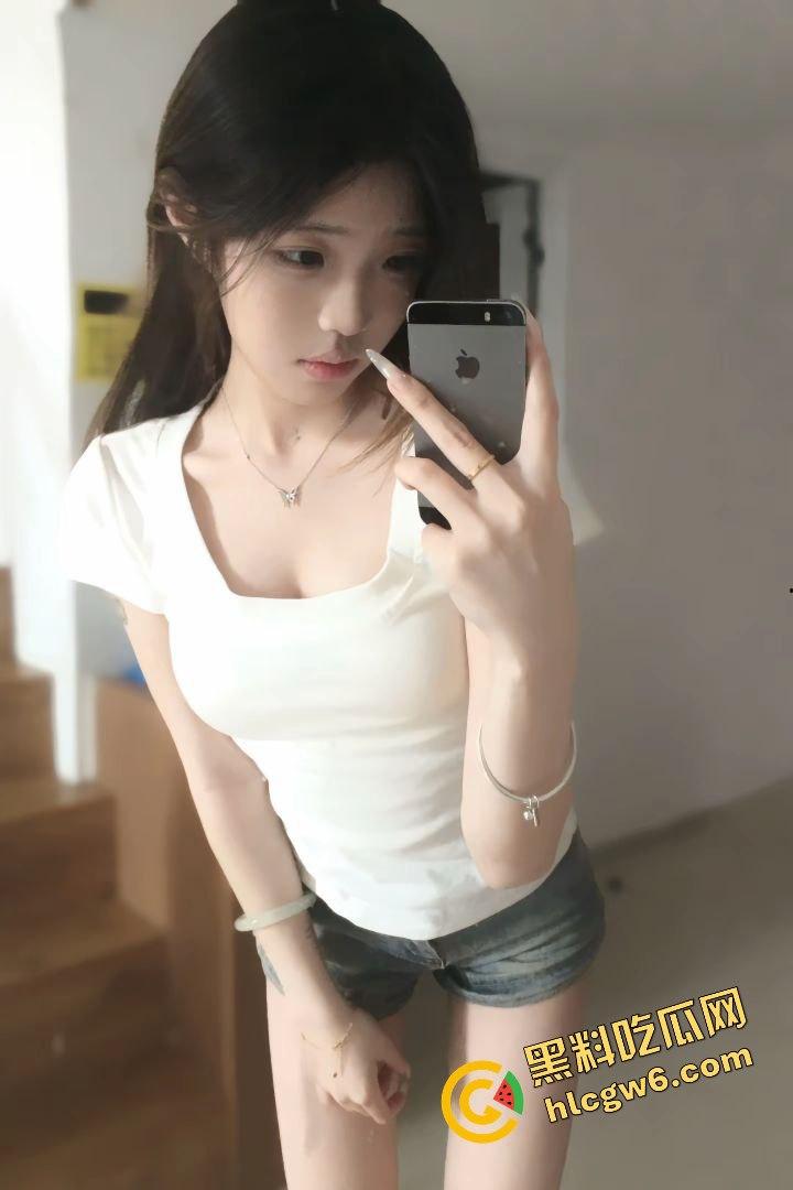 抖音顶级清纯嫩妹反差骚鸡网红『鱼泥ni』细腰蜜臀金主拽头暴力后怼!原创独家曝光!