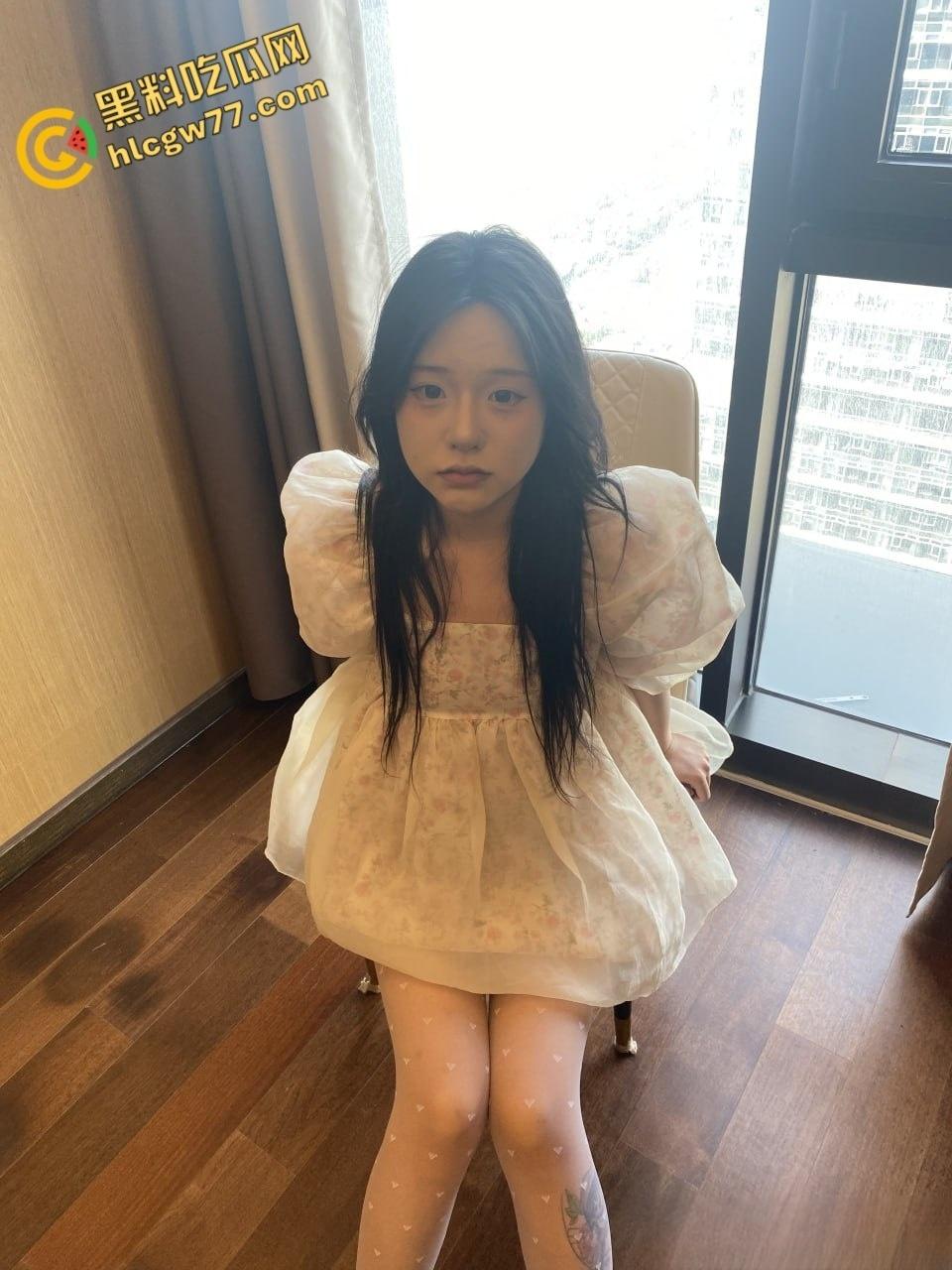 极品萝莉【林婉婉】白丝爆乳私拍,娇嫩粉逼撩爆宅男心,宅男夜夜沉沦的致命诱惑!