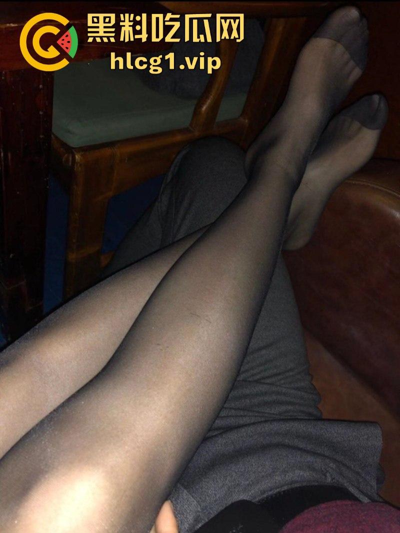 看看绿茶空姐【李丫丫】教你如何同时拿下男友和他爸!给男友看被他爸扯坏的丝袜