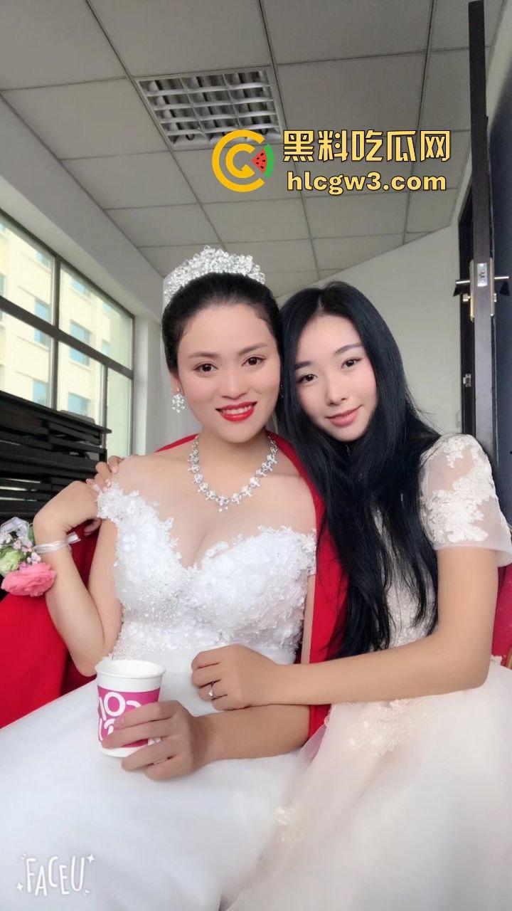 河南婚礼伴娘当场大秀口技吃香蕉 舔舐深喉一气呵成 熟练口技让人怀疑平时练了多少次 吃得又快又深还不断!