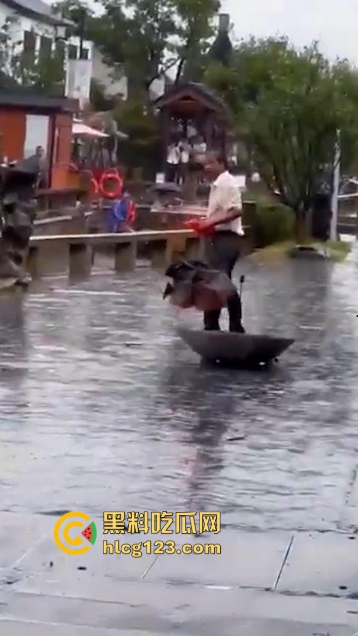 当街放血!姑苏花季学妹小红书约拍六旬老头 因不满出片效果遭对方水果刀伺候 当场昏迷