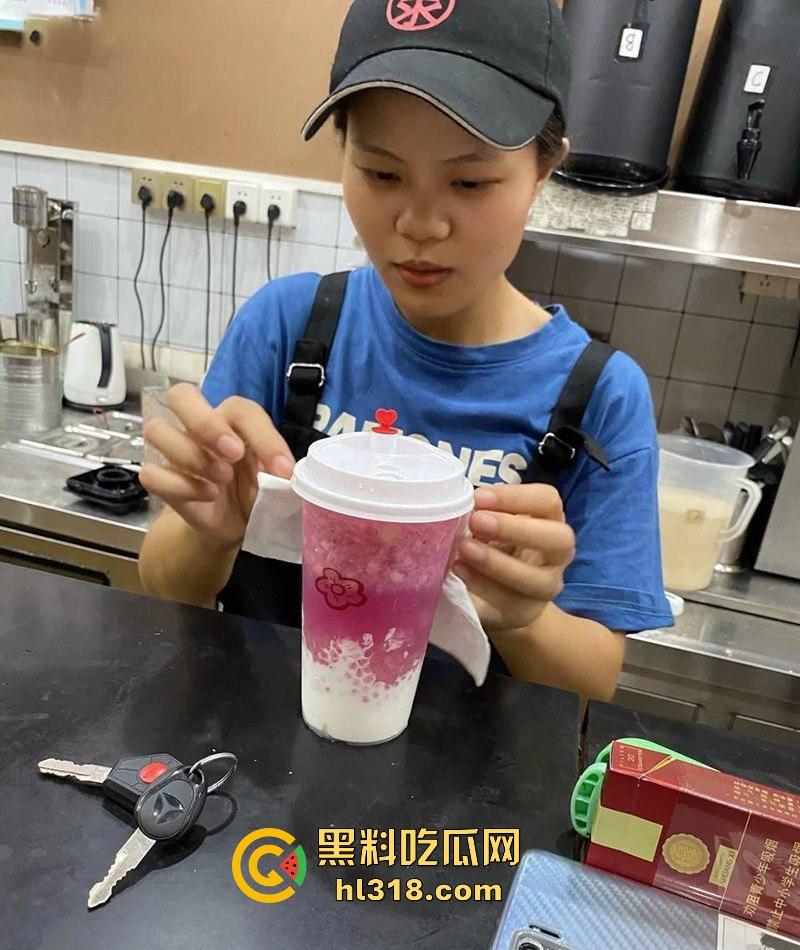 广西巨乳反差人妻【林婷瑶】酒瓶塞逼上下洞齐开,被男朋友调教成风骚母狗,私生活泄密曝光!