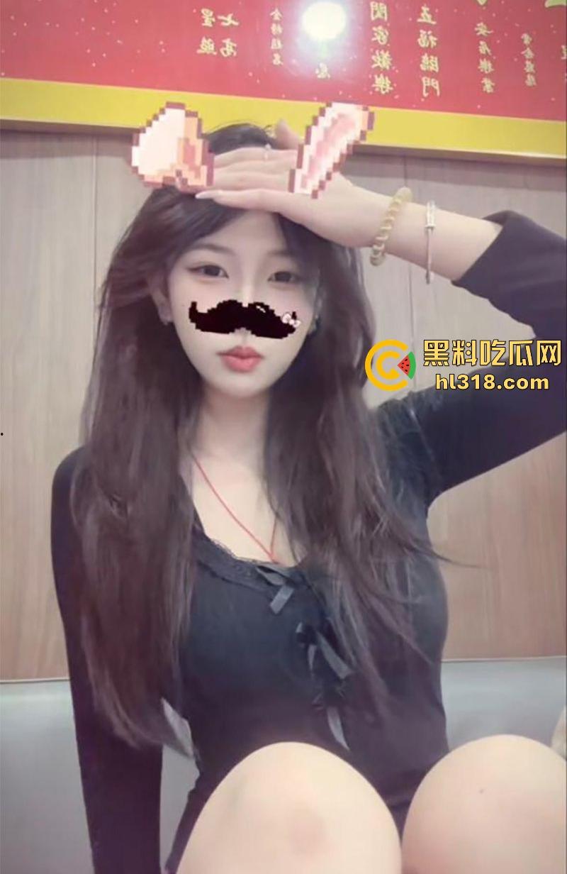 深圳华强北台球助教【钟意萱】约炮聊骚记录流出,巨乳母狗约炮成瘾,身穿性感黑丝被疯狂后入!