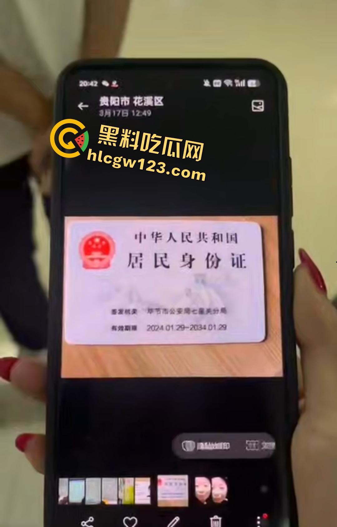 变态男生被同学怂恿去偷女生内衣当场被抓!内衣裹鸡巴真好玩,逼打女友电话羞辱!