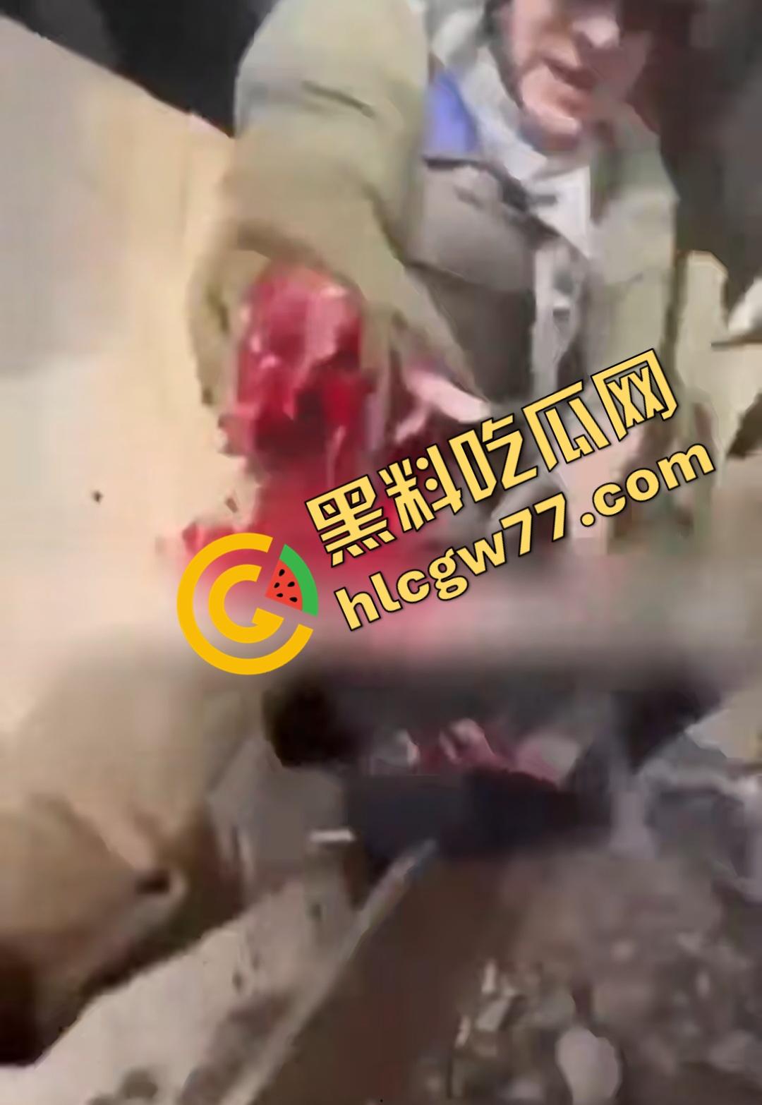 俄乌战场出现食人兵?士兵炸弹炸飞手臂骨髓喷溅,一旁队友饿了还吸食血液充饥!