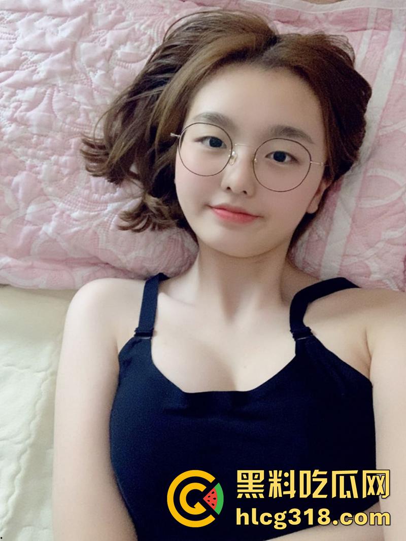 巨乳眼镜妹扣穴扣到喷尿,极品反差眼镜萝莉,身材极品美乳粉嫩,果然带眼镜的最骚 私下太反差了!