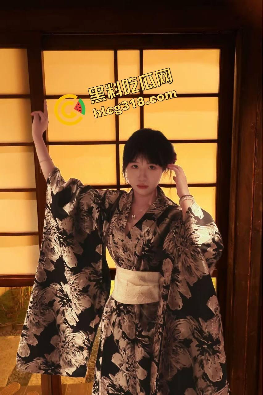 少妇大战硬不起来的弹力牛子,全程像在玩充气面条,玩了一整晚愣是没插进去,橡胶果实附体也太离谱了!