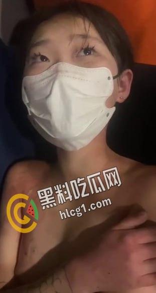 青海西宁 一女孩在酒店里遭多人暴打侮辱 扇耳光割头发 还逼迫女孩脱光全身衣服拍照!