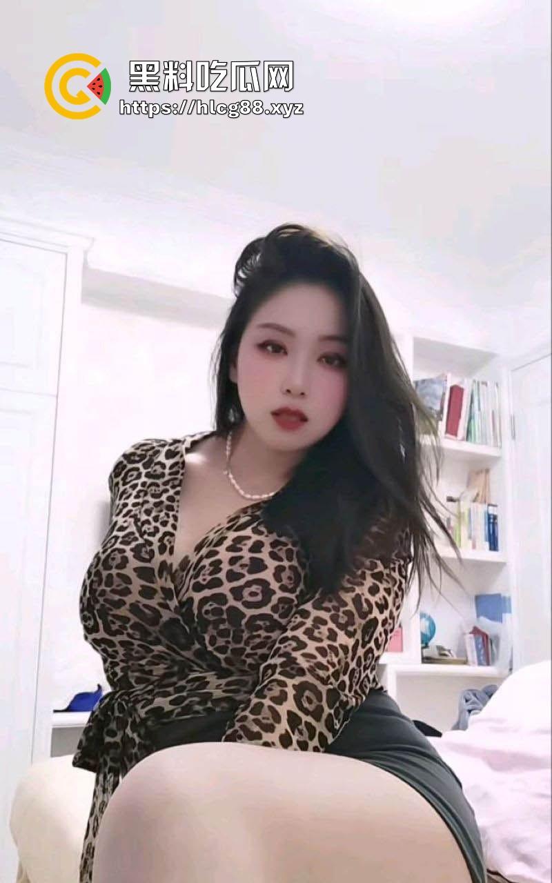 抖音网红少妇【肉肉老师】福利视频流出 体态风骚韵味十足 巨乳肥臀极具诱惑!