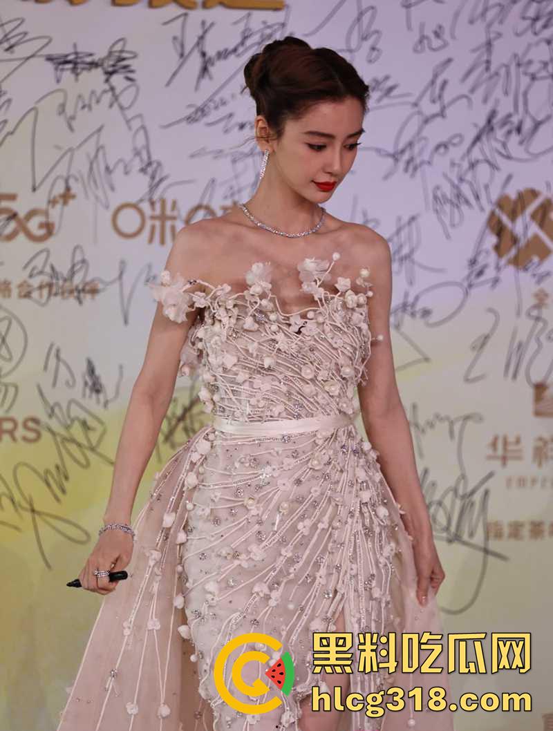 网络疯传Angelababy杨颖，酒店激情裸舞秀臀视频，细腰肥臀身材超性感，离婚后的女人果然有韵味！