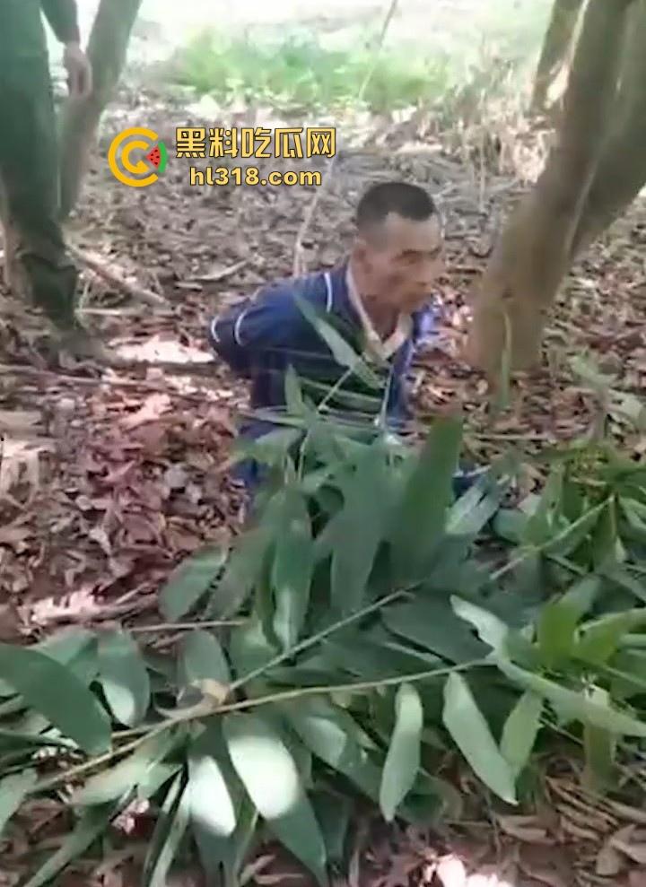 禽兽父强奸亲生女儿!导致女儿怀孕,村民愤怒自发替天行道,吊打禽兽生父,这种人就该打死!