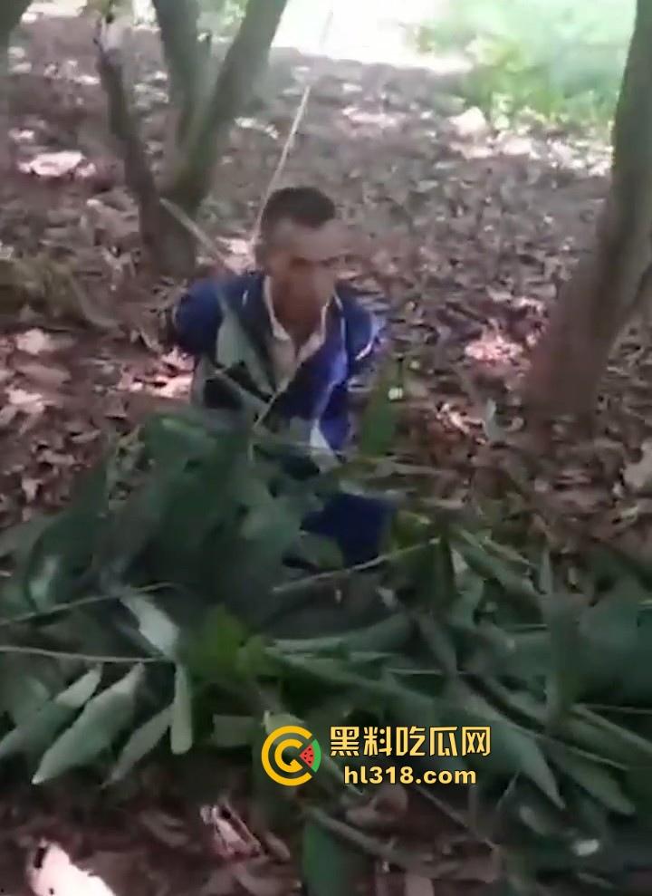 禽兽父强奸亲生女儿!导致女儿怀孕,村民愤怒自发替天行道,吊打禽兽生父,这种人就该打死!