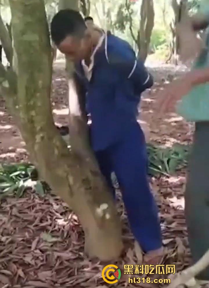 禽兽父强奸亲生女儿!导致女儿怀孕,村民愤怒自发替天行道,吊打禽兽生父,这种人就该打死!