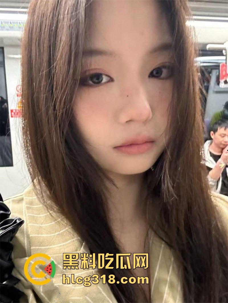 福建大学极品微胖学妹【陈暖涵】背着男友玩网调做母狗,线下约炮猛男被狠狠的猛入。