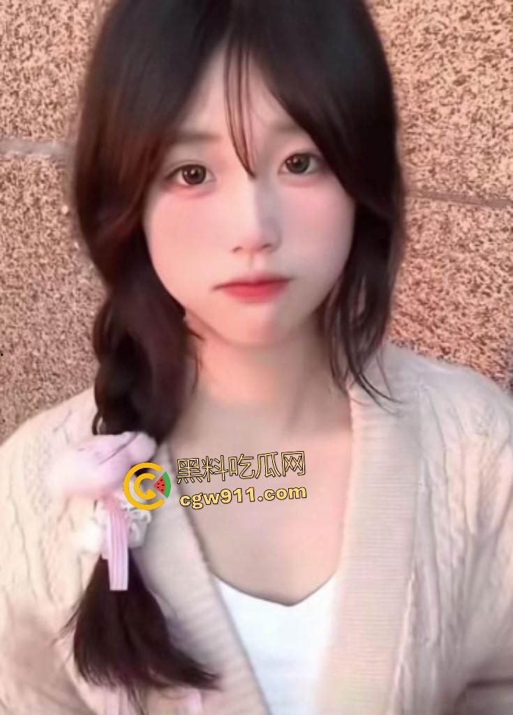 郑州清纯学妹【李佳明】,校园乖女变调教淫兽,家中炮机捣穴跪舔巨根双洞齐发,这要是被爸妈发现那不得了!