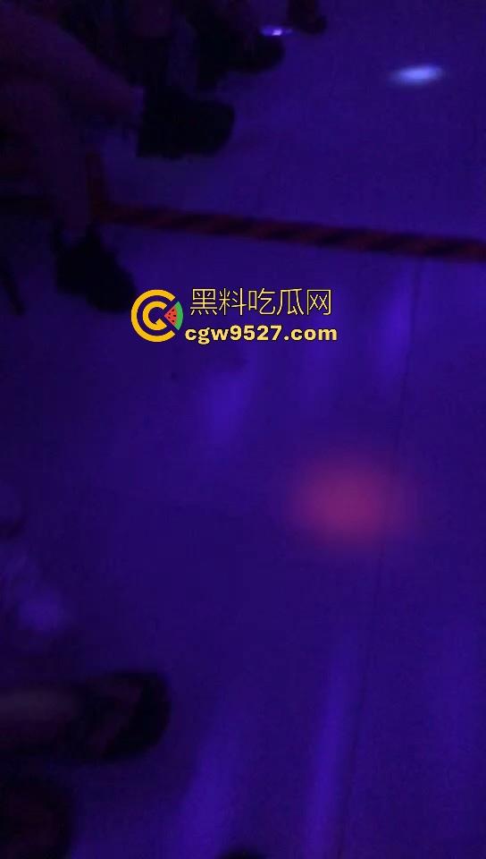 男人的天堂！中国男人必打卡圣地，莎莎舞舞厅，性感少妇任君挑选，刺激体验摸奶抠穴，此生必去圣地！