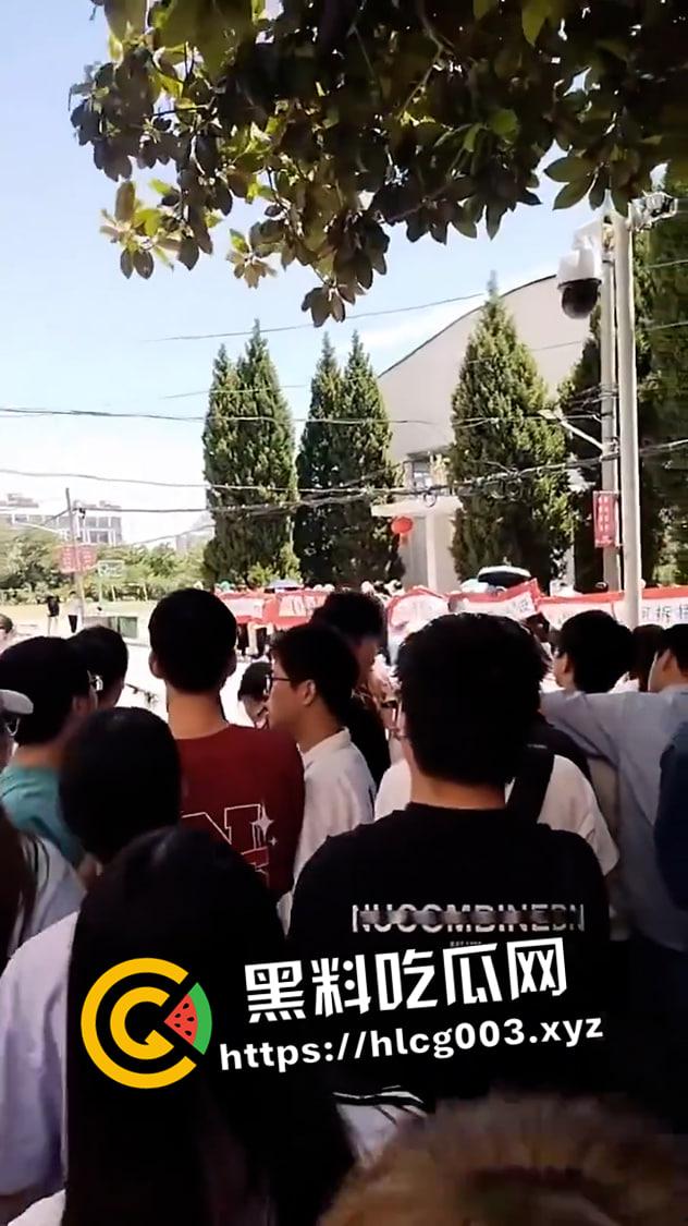 安徽大学江淮学院学生起义!学院转设 全体师生失去档案学籍还被校领导威胁 社交媒体封禁发言 真就没天理了?