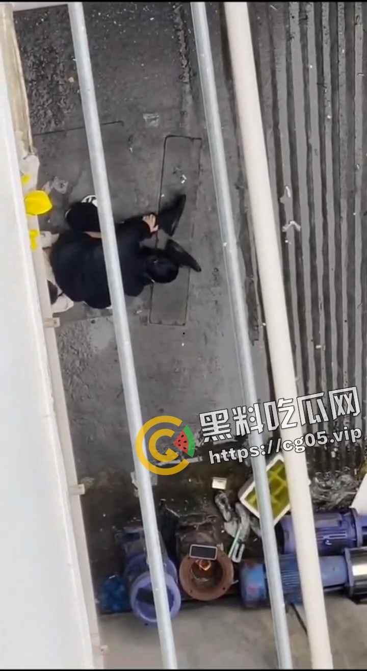 马鞍山职业技术学院 小情侣大白天就在女生宿舍楼下打野战 旺盛的荷尔蒙按耐不住